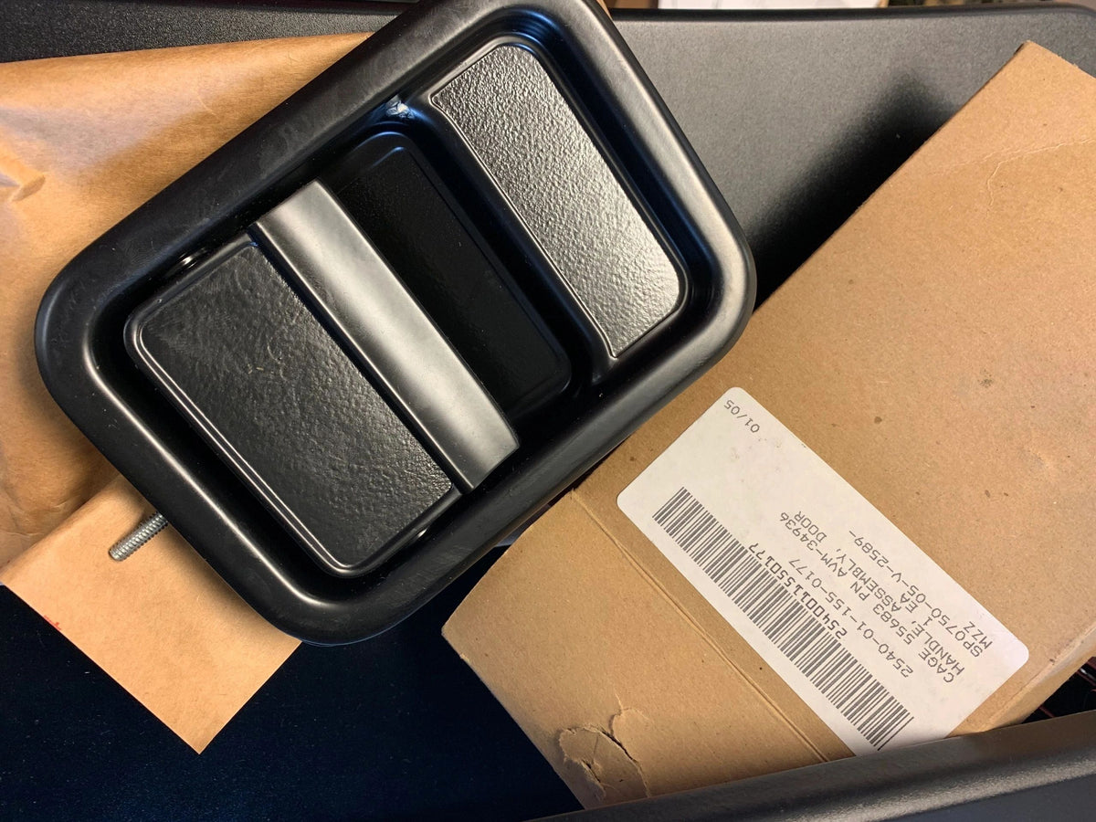 HEMTT DOOR HANDLE ASSY AVM-34936, 1320330, 2540-01-155-0177 NOS