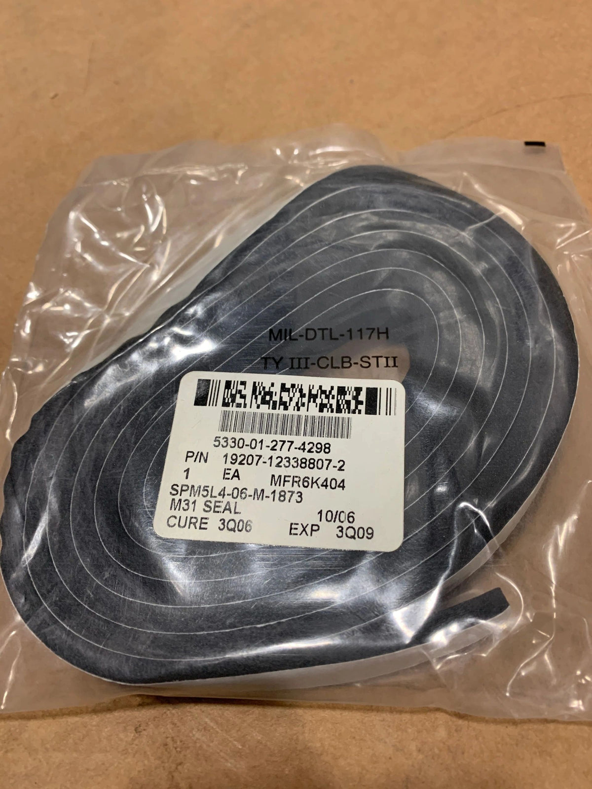 M998 WINDSHIELD LOWER SEAL 12338807-2, 5330-01-277-4298 NOS