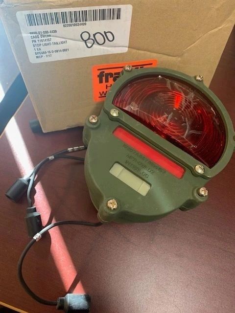 M998 ALUMINUM BODY STOP LIGHT, TAIL LIGHT 11614157, 6220-01-093-4439 NOS