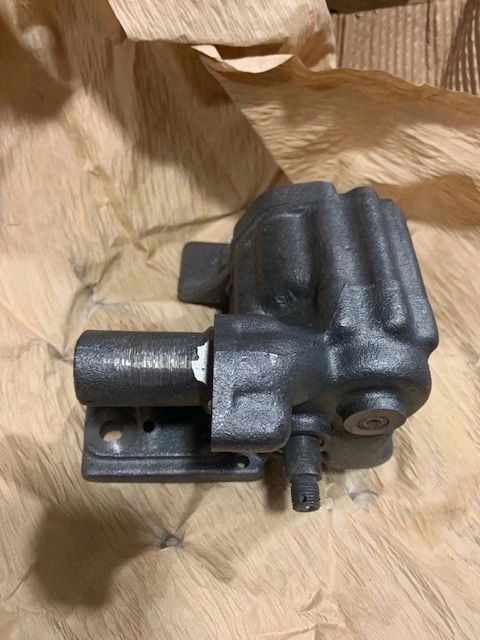 M35 OIL PUMP ASSY 10935204, 2815-00-074-8923 NOS