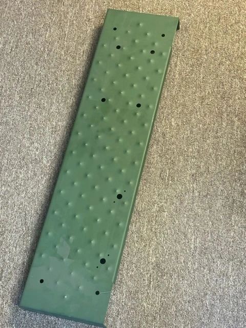 2.5 TON RUNNING BOARD, STEP ASSY 7539215, 2590-00-753-9215 NOS