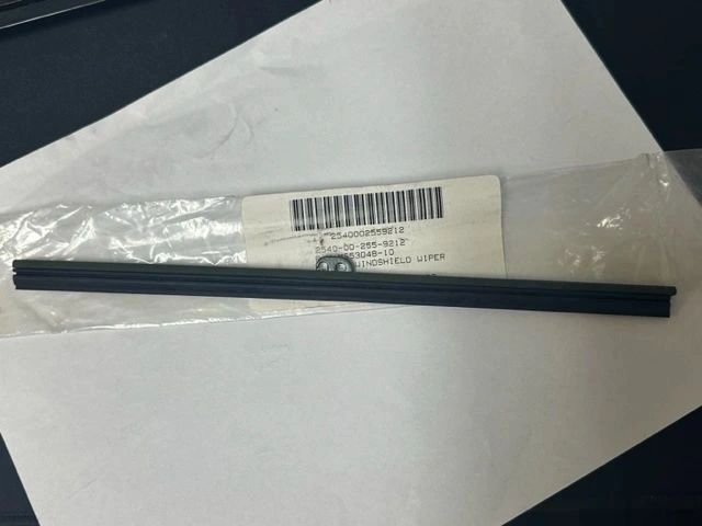 M35 WINDSHIELD WIPER BLADE MS53048-10, 2540-00-255-9212 NOS