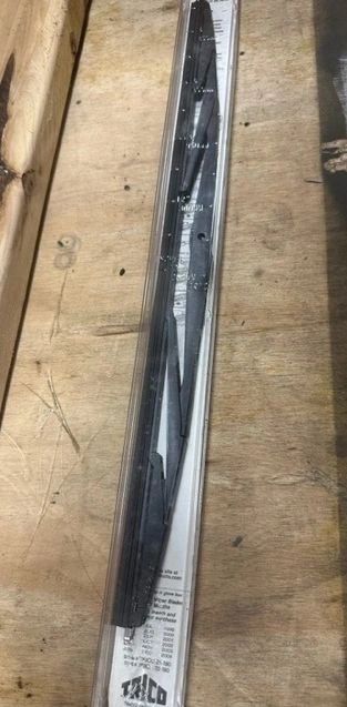 TRICO WINDSHIELD WIPER BLADE 104-18, 21-180, 33-180, 33-183, 4389062, 15595485, 2540-00-248-4603 NOS