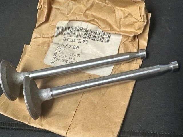 M151 POPPET VALVE 11681708, 2805-00-357-5773 NOS