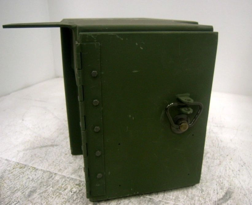 M1078 ACCESSORIES STOWAGE BOX 12420802, 2540-01-417-4888 NOS