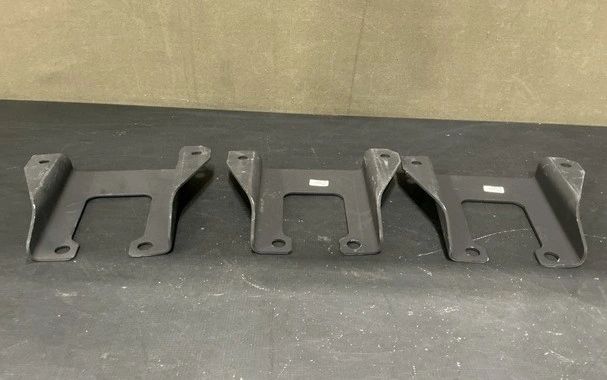 M998 FRONT AXLE DIFFERENTIAL MOUNTING BRACKET 6002219, 5340-01-432-8680 NOS
