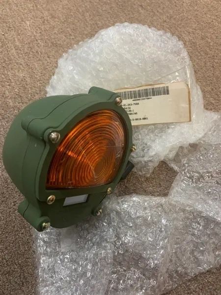 M1078 FRONT PARKING LIGHT HOUSING MS52126-1, 6220-01-343-7564 NOS