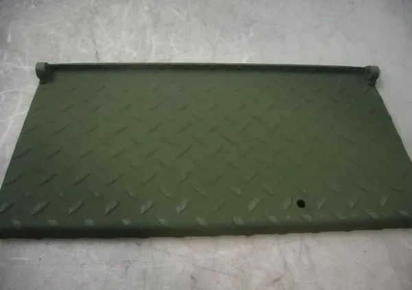 M1078 NON-SKID METALLIC TREAD RIGHT SIDE 12417765, 2510-01-374-3117 NOS