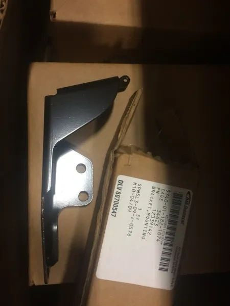 M998 ACCELERATOR CABLE BRACKET 12339142, 5340-01-182-1074 NOS