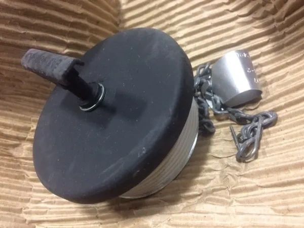 M998 ARCTIC FUEL FUEL CAP 12338558-2, 5593175, 5342-01-254-1498 NOS